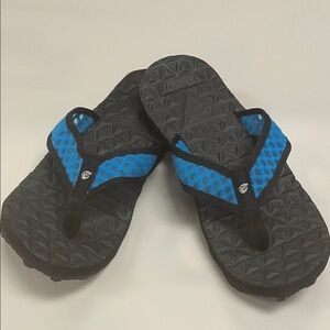 Men's Tribu Black and Blue Mesh Flip-Flops Size 9